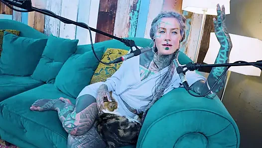 Я говорю о E - Эмпатия - подкаст ASMR, Sfw говорит готессу, худенькая девушка дредки татуированная модель, татуированная девушка