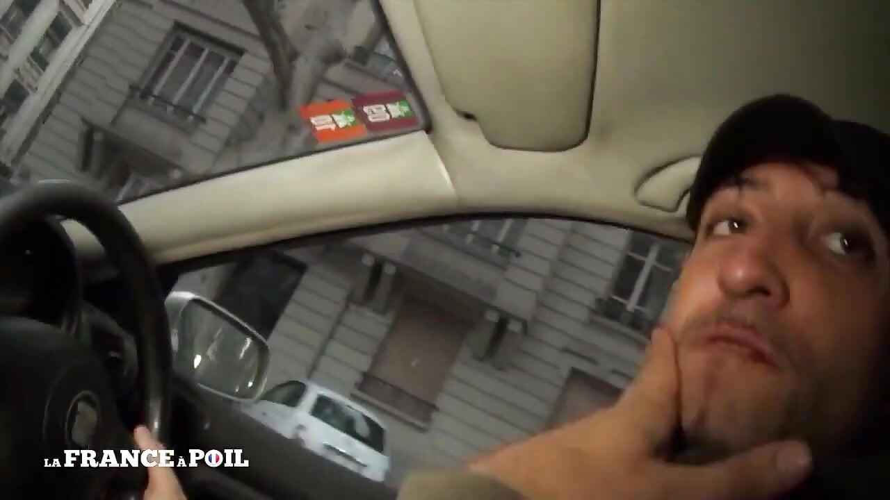 숭고한 작은 젖탱이 갈색 머리 하드 이중 질 삽입과 정액 덮기