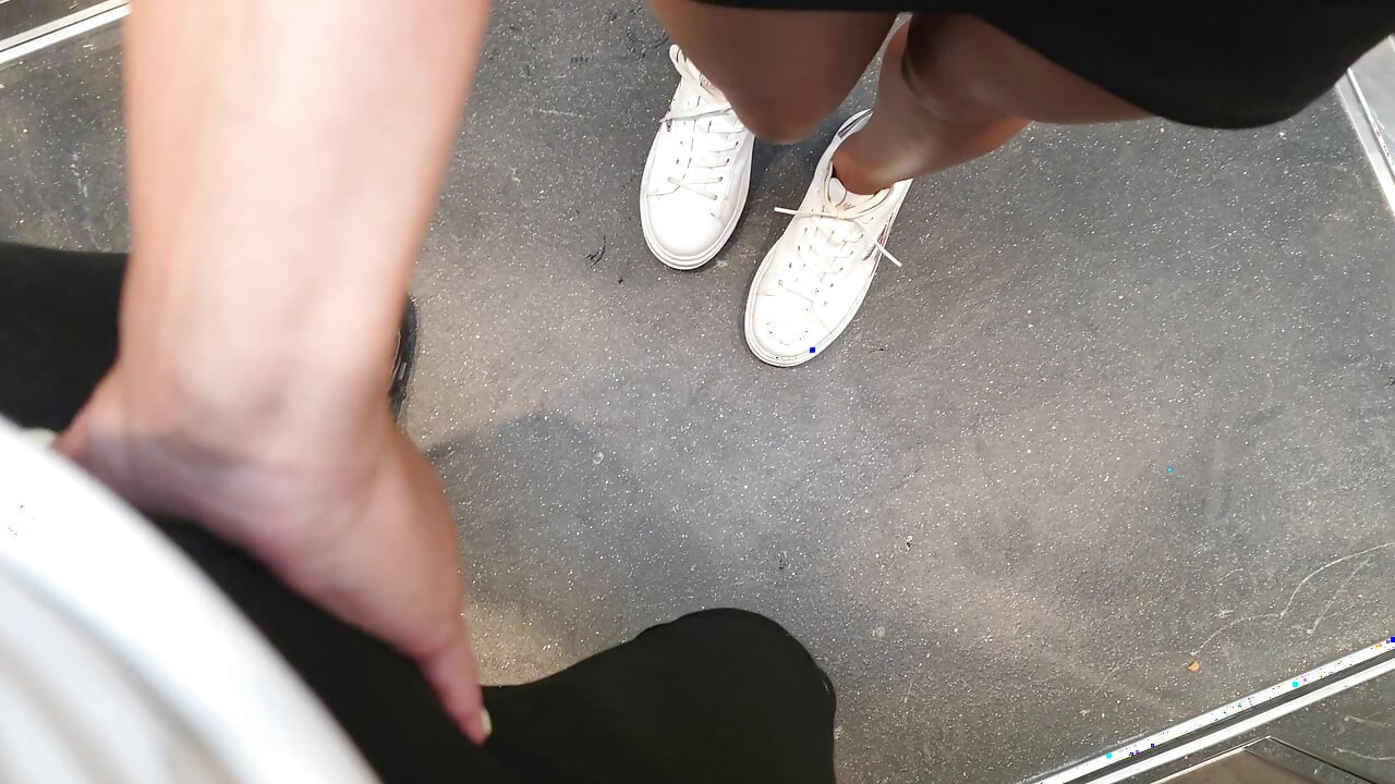 Nemohla se dočkat, až přijdeme do bytu, abychom naplnili její kundičku spermatem