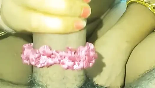 Desi priya yenge ayakla muamele ve blojob elle muamele vum ağzına alıyor
