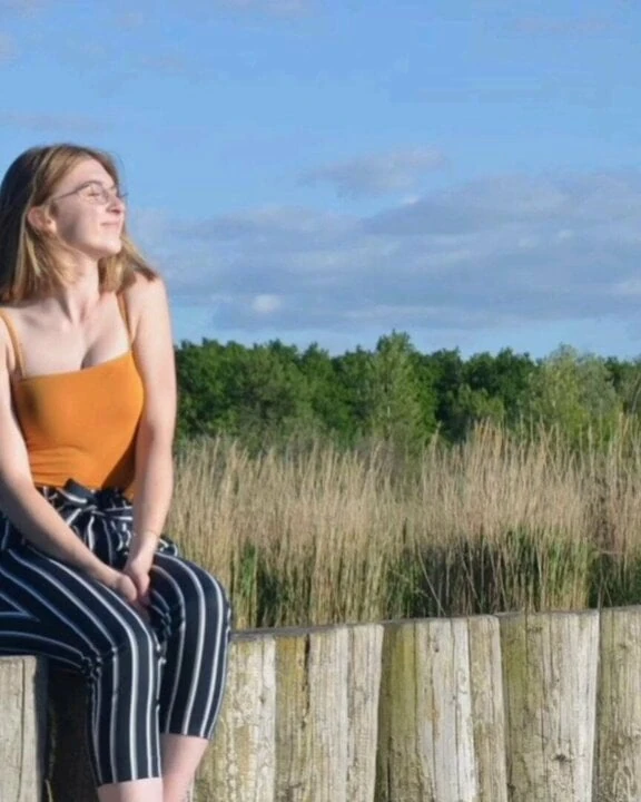 Try not to cum on Yara