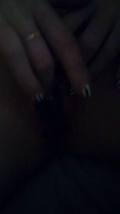 POF whore plays with her pussy