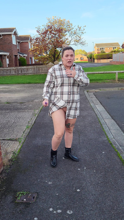 Flashing and spreading pussy in public