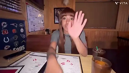 Genç kız domalarak sikildikten sonra rastgele hayranı tarafından büyük zenci yarağı alıyor