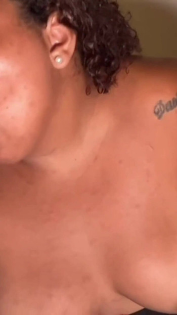 ممارسة الجنس الجماعي مع امرأة برازيلية سمينة متزوجة