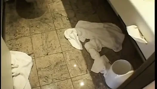 Yuvarlak götlü spex esmer bakış açısıyla sikiliyor