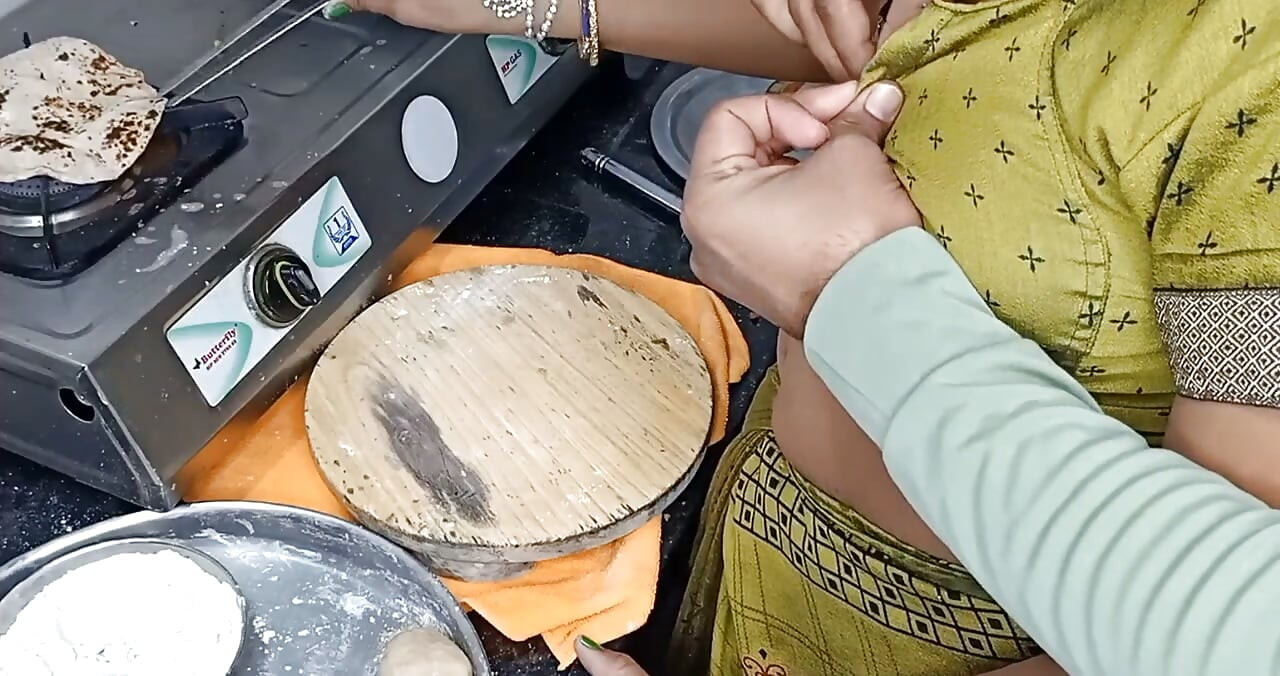 Indian desi aunty cooking in kitchen then come went to sex in our husband