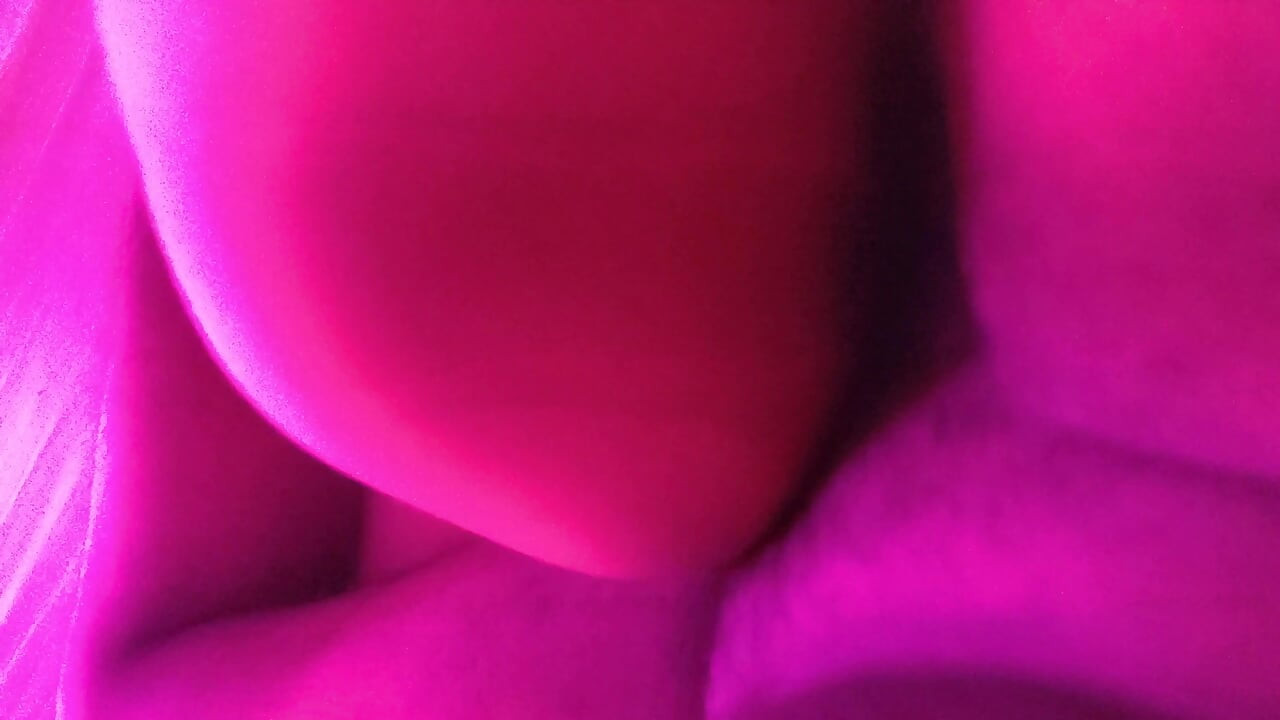 18歳のバージンガールフレンドのセックス、初めてのセックスかわいいインド人女性、デシのインド人ガールフレンドが激しくフェラしている、