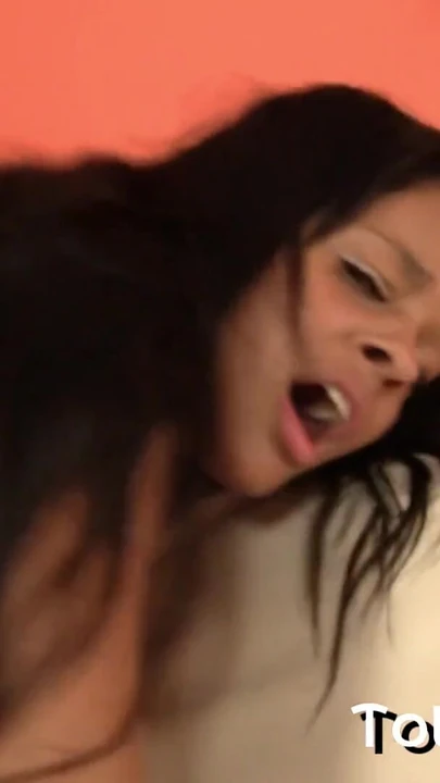 Momen epik dari "cewek kulit hitam hot di atas sepeda diajak ngobrol jadi model dan ngentot"