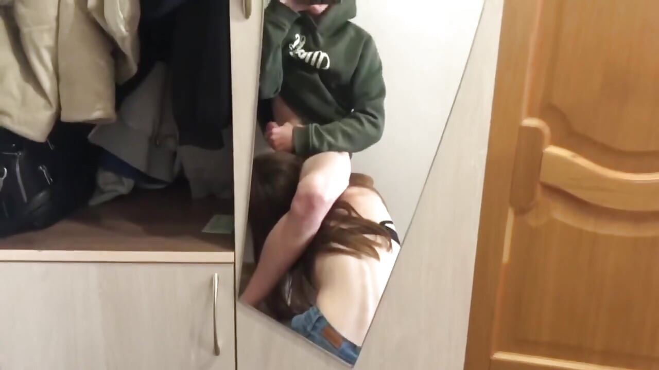 أول مص زب لهم - تمتص زب زميلتها في الفصل