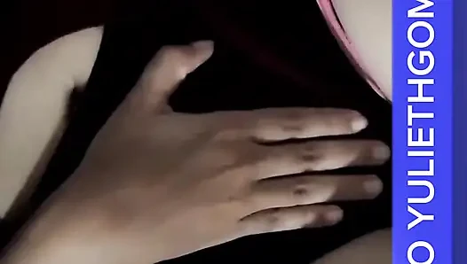 Utangaç üniversite öğrencisi dersten sonra kendini siktirıyor