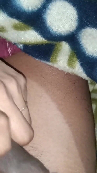 ホットなミルフのソニ・バービーがインドの大きな黒いペニスをしゃぶり、精液を舐める | クリップ 1