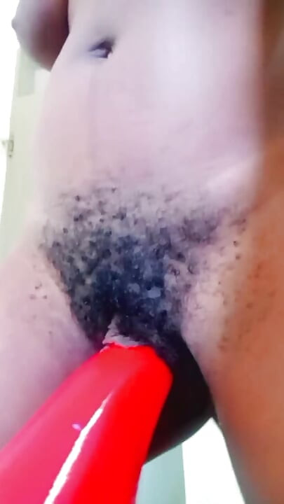 Parasını yediğim için beni sikmek istiyor