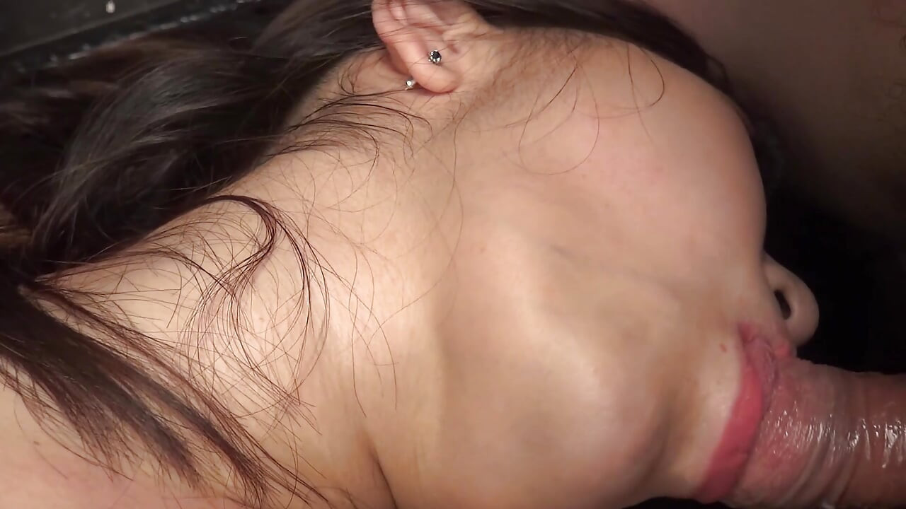 Gefesseltes brünettes schätzchen erträgt grobe bondage-creampie-session