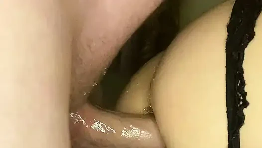 Kocam tarafından götten sert yarakla sikiliyor yakın çekim