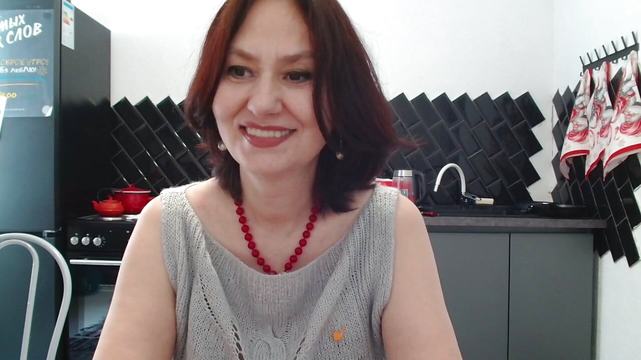 Soyunarak süper dansla baştan çıkarıyor