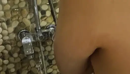 Gf terangsang mandi lambat menggoda - jus menetes ke bawah