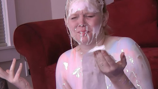 Невдаха Strip High Card, покрита яскравим психоделічним клеєм