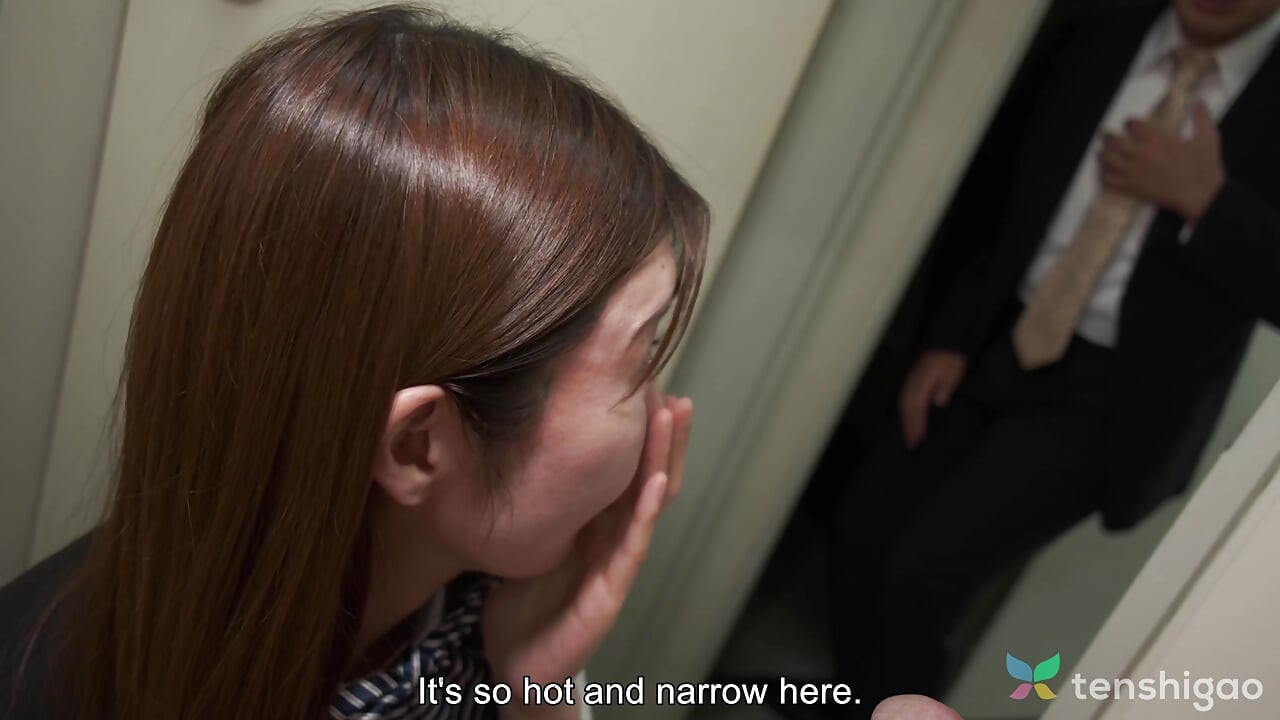 Japanese office lady Akari Amamiya had sex with a colleague in the office.