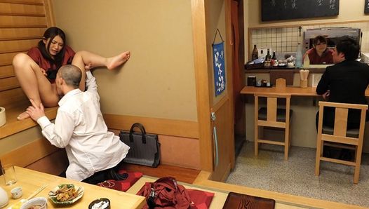 Japońska kyoka makimura i sakura aoi pieprzą się bez cenzury