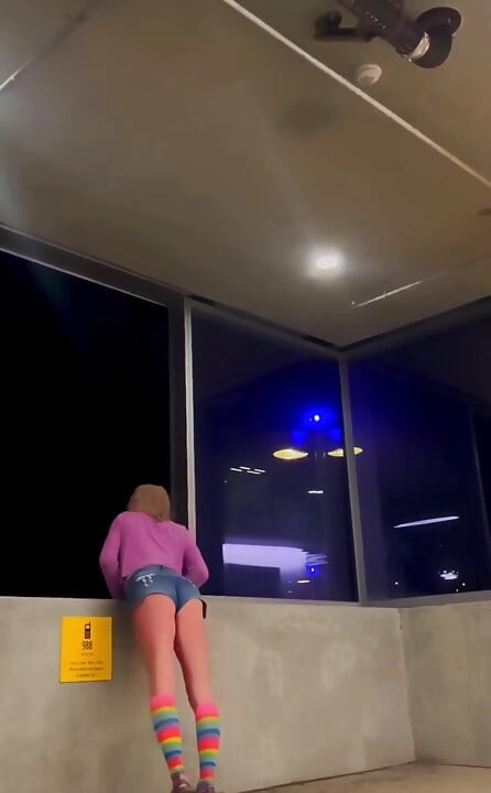 Rycka iväg till en icke-naken Sissy -samlingsvideo