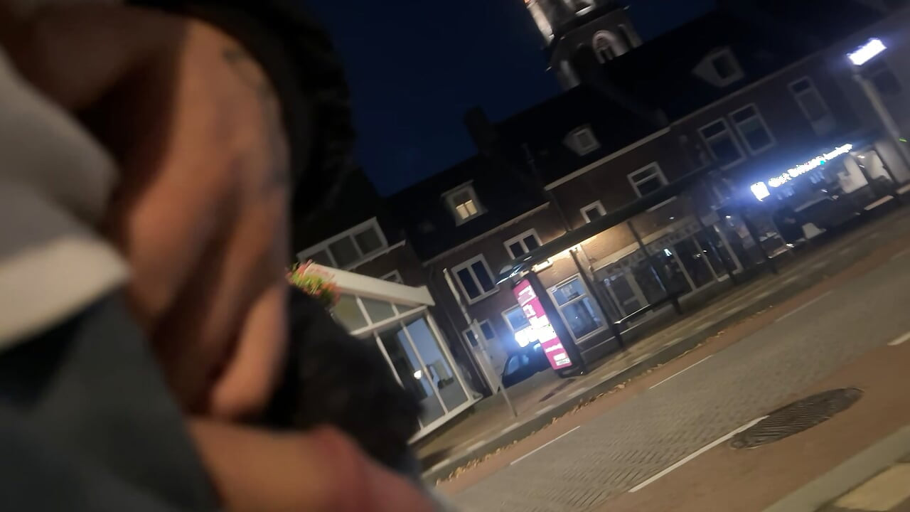 Andando com o pau pra fora em público