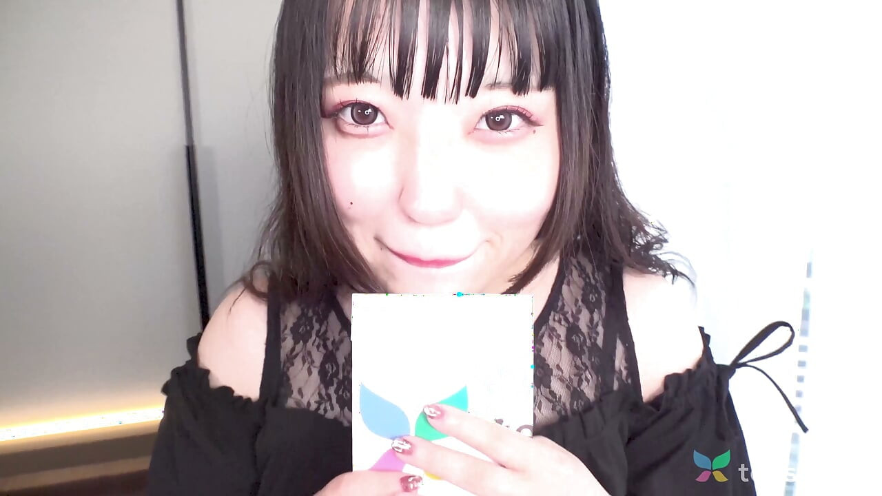 Sana Minami มีผู้ชายสองคนมาเล่นกับร่างกายเปลือยเปล่าของเธอ