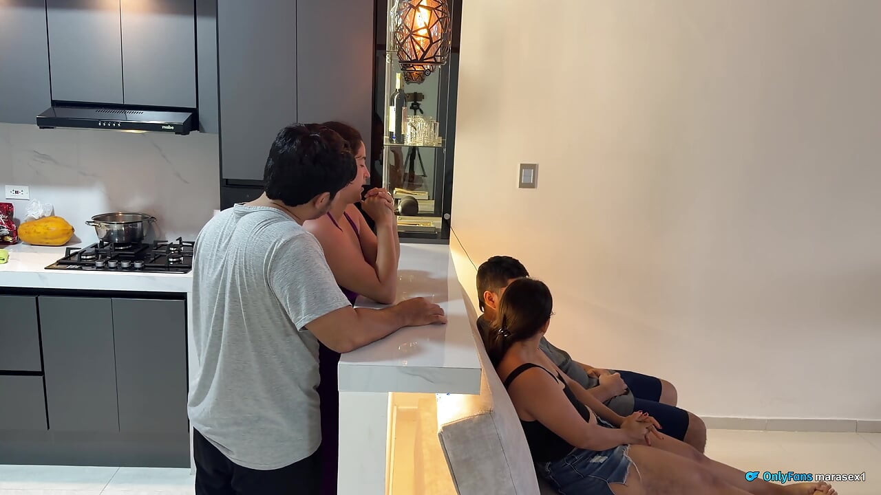 Utangaç Üvey Kardeşe Yardım Ediyorum.... Planlandığı Gibi Gitmedi!
