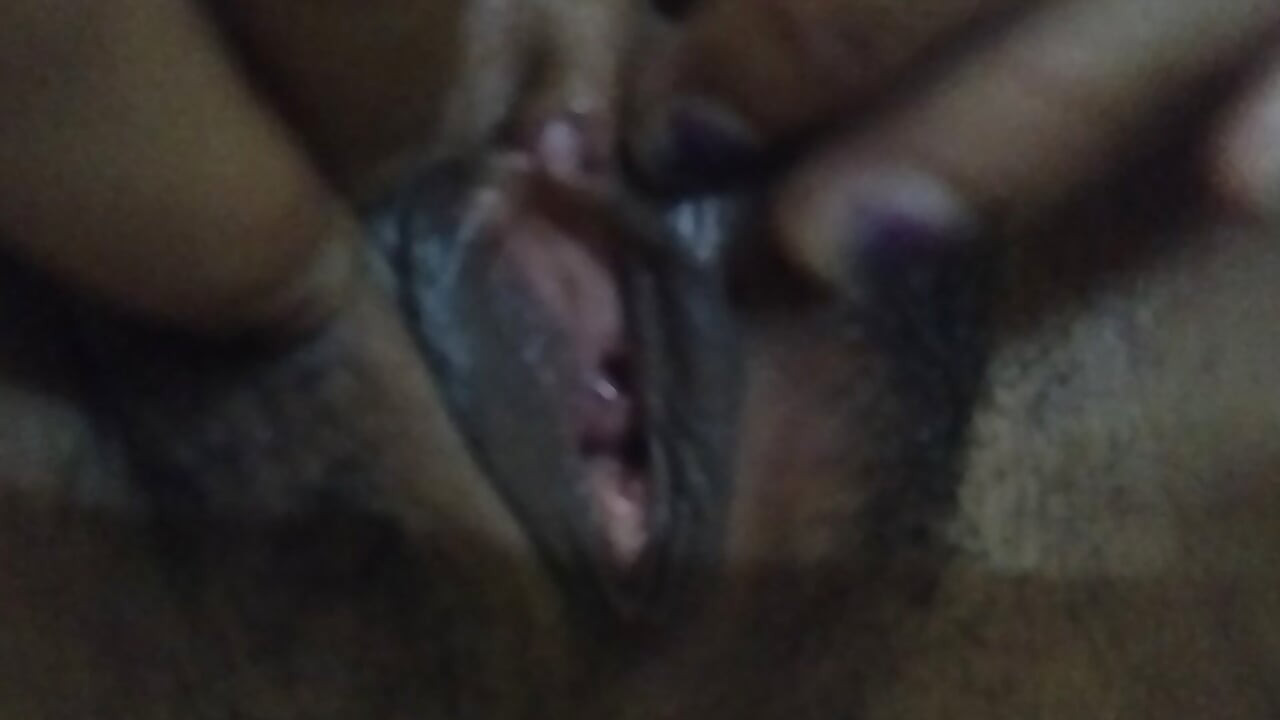 Chut may ungli dal kar fingering Kar Kay chut ka pani nikala