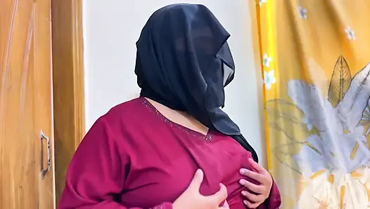 Beautiful Hot Stepmom Open Her Burqa & Show Her Huge Ass in Saudi Arabia - Hijab & Niqab Hookup
