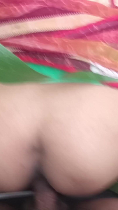 Sister-in-law called me to the field of maize today and sister-in-law sucked my cock and removed the water, then I picked up sister-in-law's two legs and fucked my sister-in-law loudly. | Clip 1
