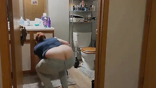 Female plumber's buttcrack