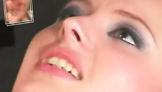 Olgun sarışın orta yaşlı seksi kadın kalın yarağı derine alıyor
