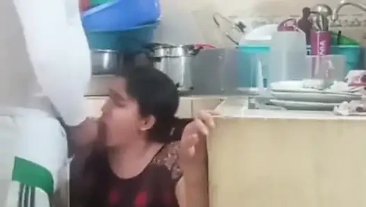 Entot aku di dapur, istrimu akan tiba kapan saja.
