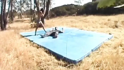 Милую французскую крошку забрызгали кончой после траха на улице