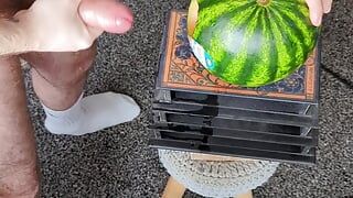 Zich aftrekken met een watermeloen
