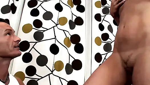 Sesi nyepong dan ngentot memek intens pelatih pribadinya