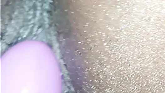 Kahverengi şekerle oynuyor!!