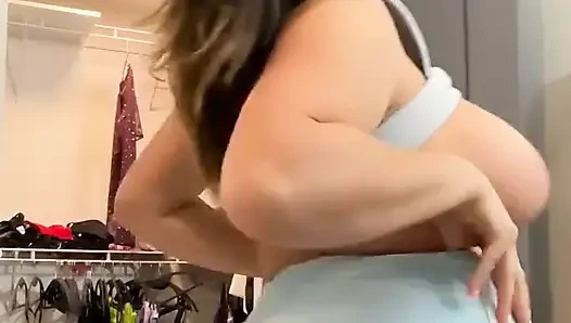 Live Stream with Dani Valentina