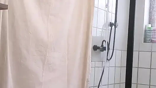 A Full Bag of Water Flowes Into My Little Ass!