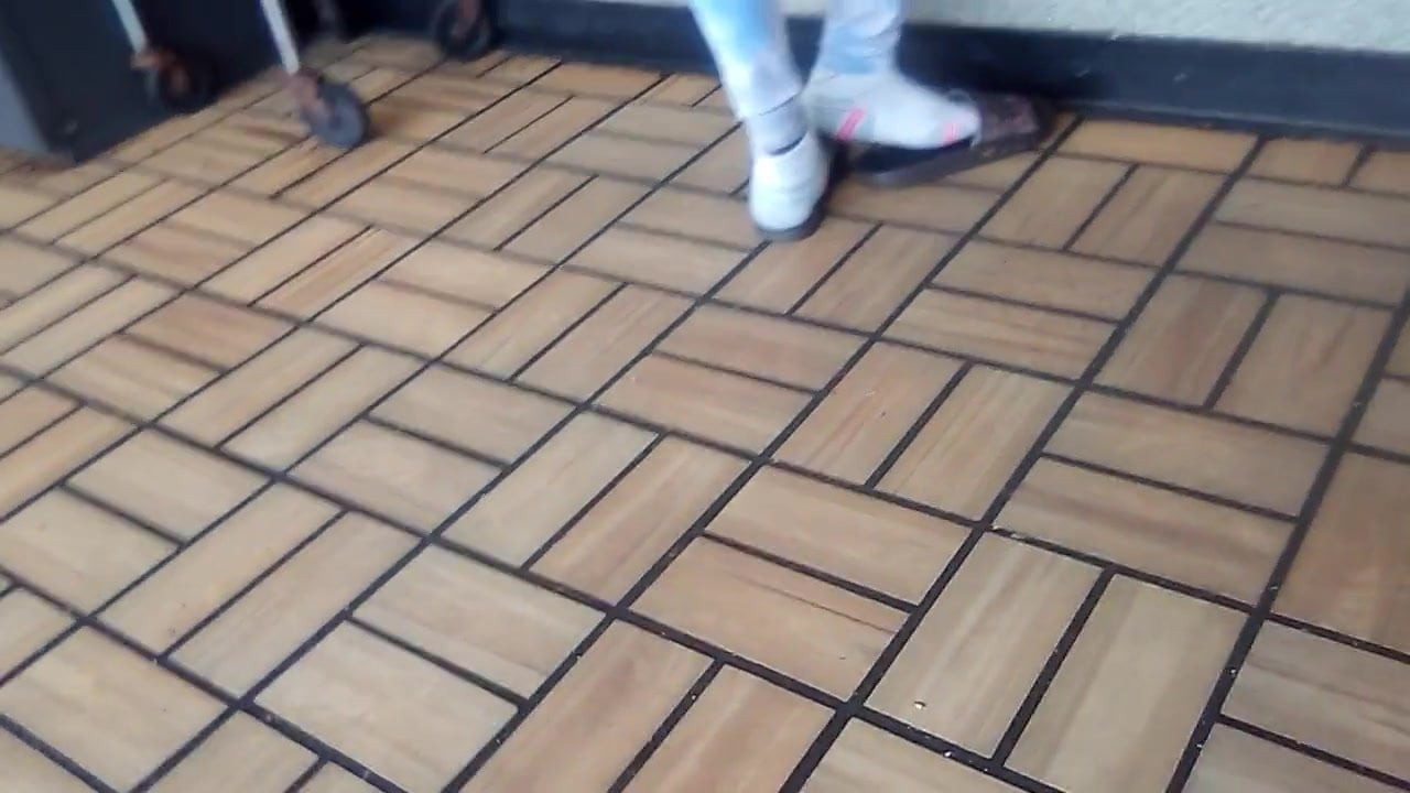 Slides Shoeplay