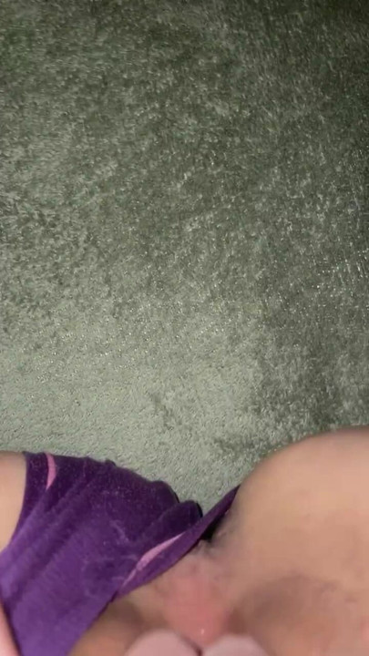 Finger my pussy