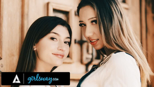 Girlsway - azgın çiçekçi dükkanı sahibi sevgilisinin amını fena halde parmaklamak istiyor