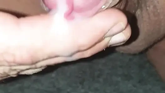 Tatlı yarağımı sıvazlıyorum