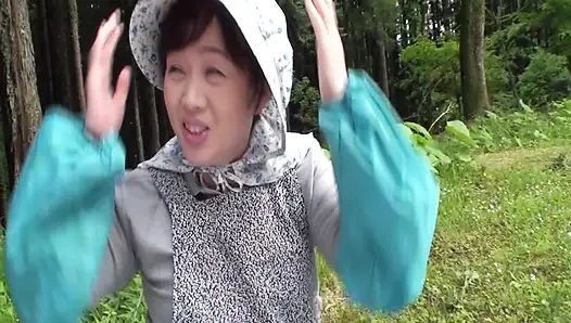 A076G05 While my husband is away! Nasty SEX in the great outdoors with a lewd mature woman enjoying AV shooting!