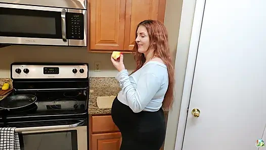 Menghamili saudara tiriku yang bejat