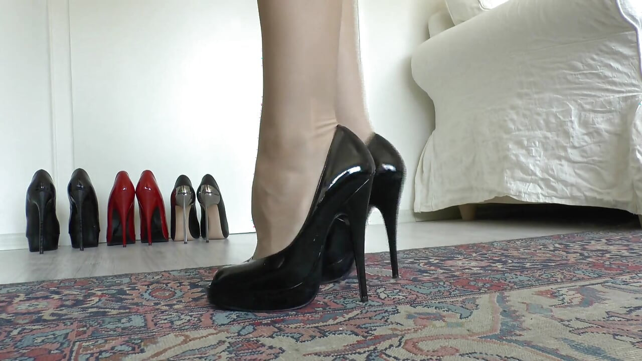 A Quick High-heel Fashion Show for You! Part 1, Lady Victoria Valente