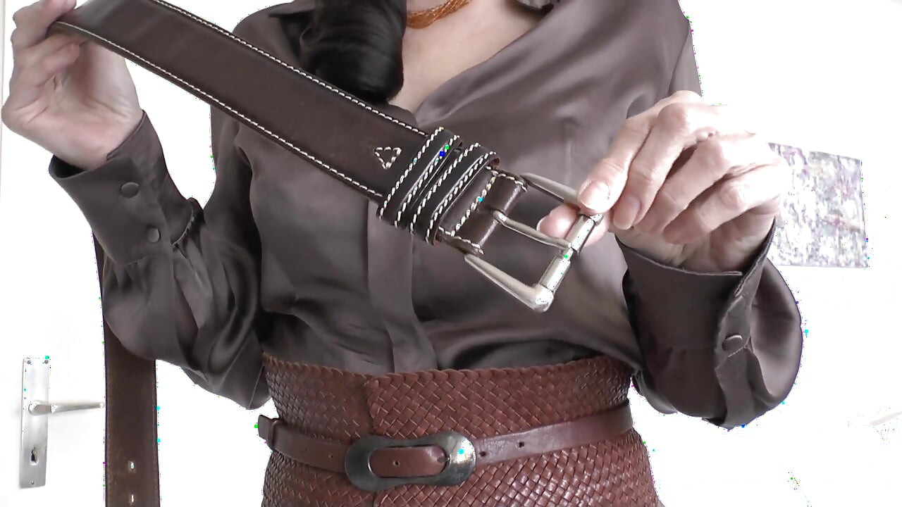 Exciting Belt Fitting with a Linen Skirt, Part 2, Lady Victoria Valente