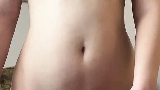 Горячая тинка мастурбирует - Maiski