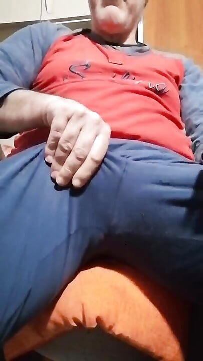 Moja široka kapela uživa u dodiru nakon malo sperme mnogo!